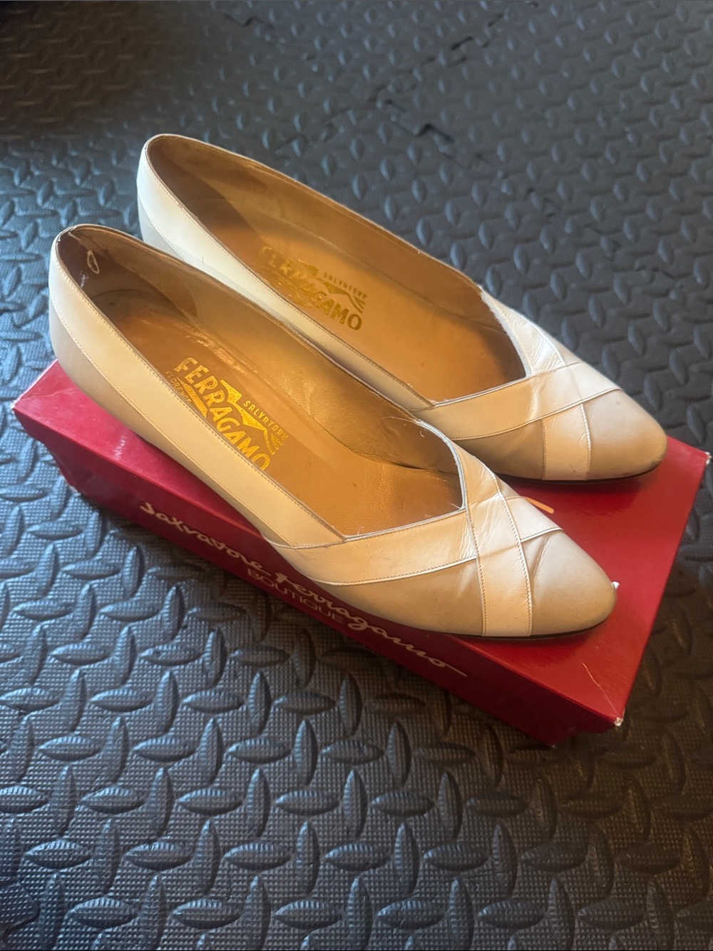 Salvatore Ferragamo Ivory Leather Pointed-Toe Heels
